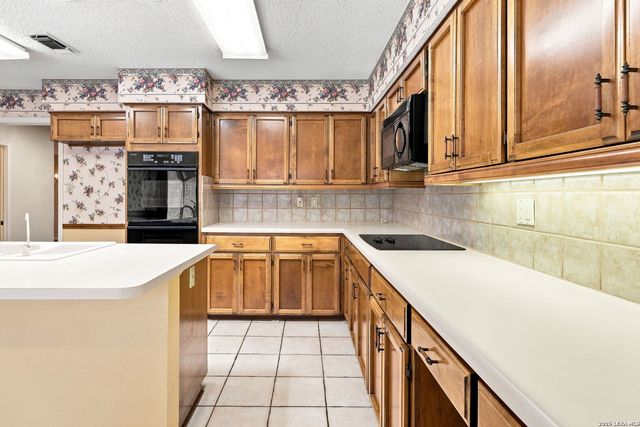 1800 SHADOW PARK ST, San Antonio, TX 78232