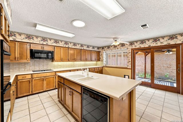 1800 SHADOW PARK ST, San Antonio, TX 78232