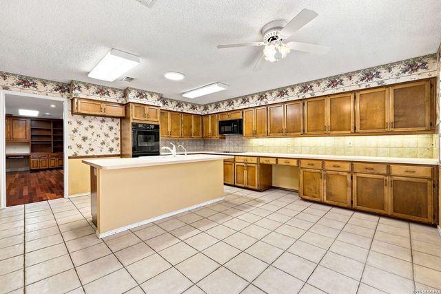 1800 SHADOW PARK ST, San Antonio, TX 78232