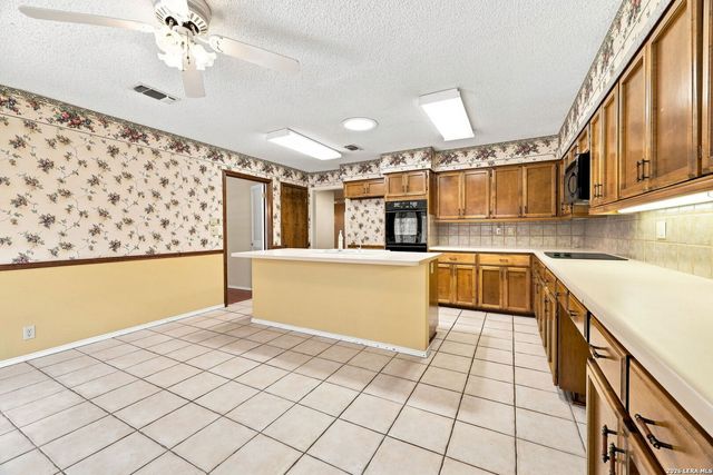 1800 SHADOW PARK ST, San Antonio, TX 78232