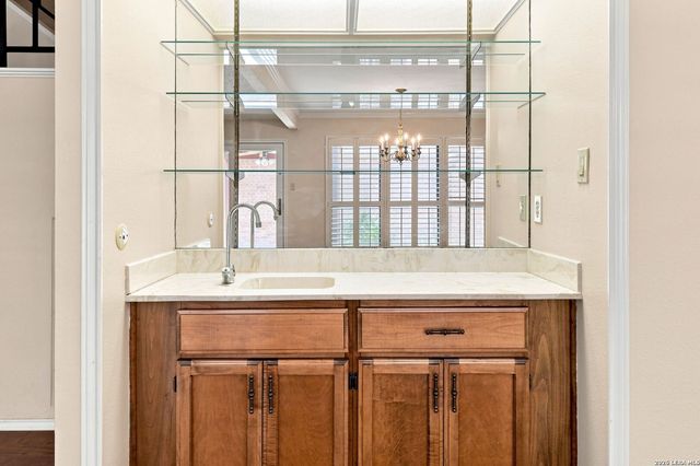 1800 SHADOW PARK ST, San Antonio, TX 78232