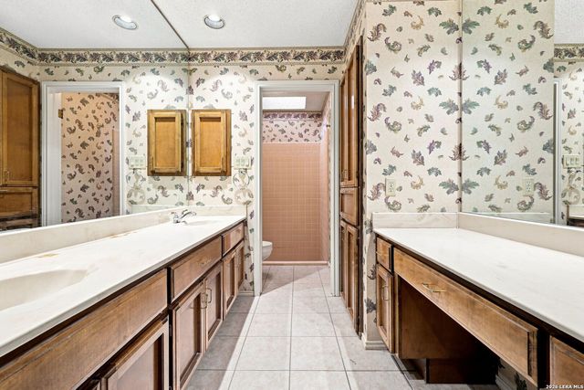 1800 SHADOW PARK ST, San Antonio, TX 78232