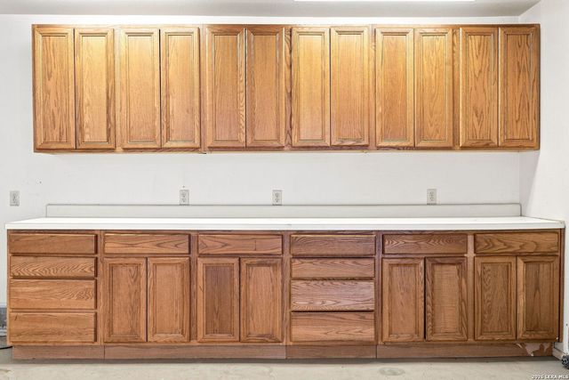 1800 SHADOW PARK ST, San Antonio, TX 78232