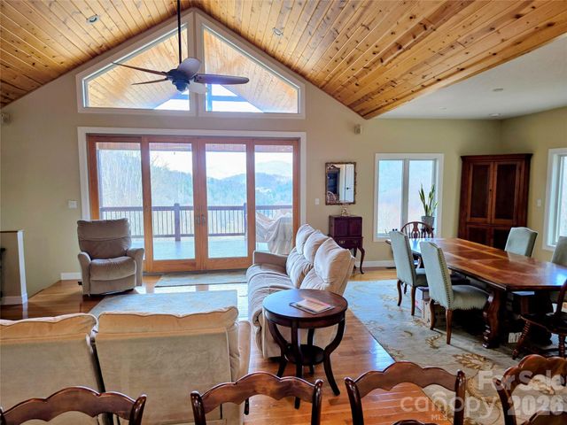 254 Ray Mine Road, Burnsville, NC 28714
