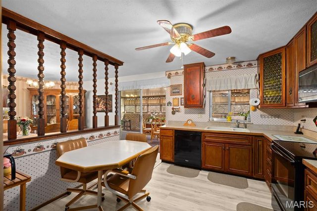 208 Pine Ridge Drive, Godfrey, IL 62035