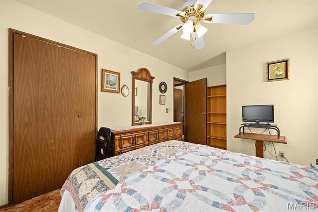 208 Pine Ridge Drive, Godfrey, IL 62035