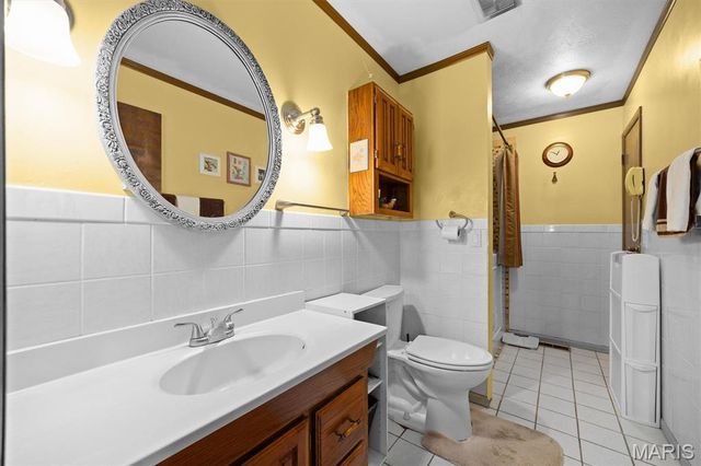 208 Pine Ridge Drive, Godfrey, IL 62035