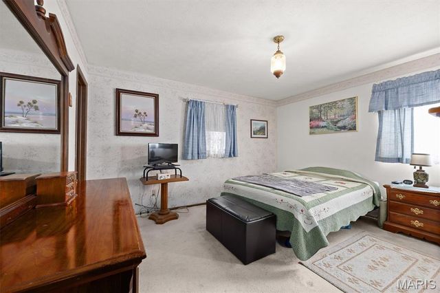 208 Pine Ridge Drive, Godfrey, IL 62035