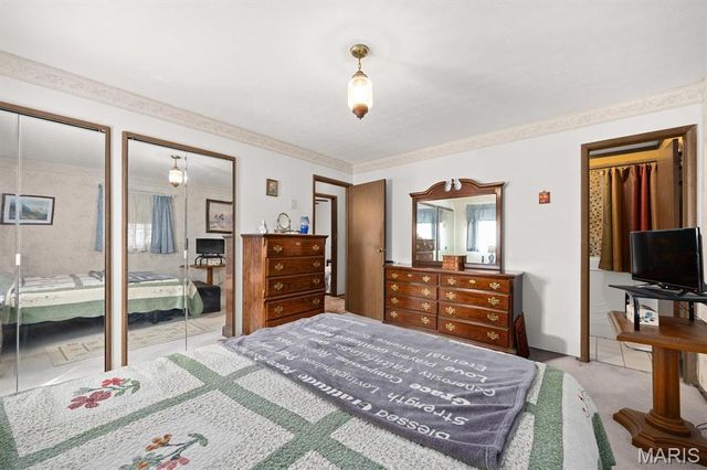 208 Pine Ridge Drive, Godfrey, IL 62035