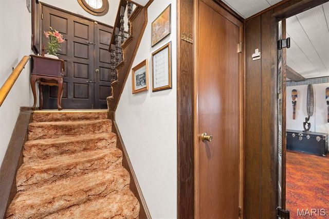 208 Pine Ridge Drive, Godfrey, IL 62035