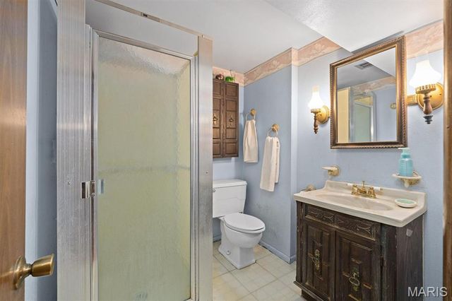 208 Pine Ridge Drive, Godfrey, IL 62035