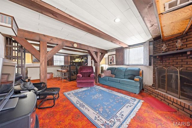 208 Pine Ridge Drive, Godfrey, IL 62035