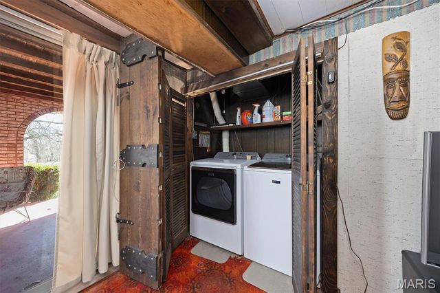 208 Pine Ridge Drive, Godfrey, IL 62035