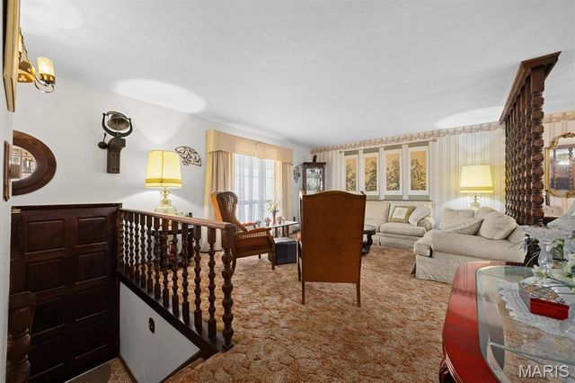 208 Pine Ridge Drive, Godfrey, IL 62035