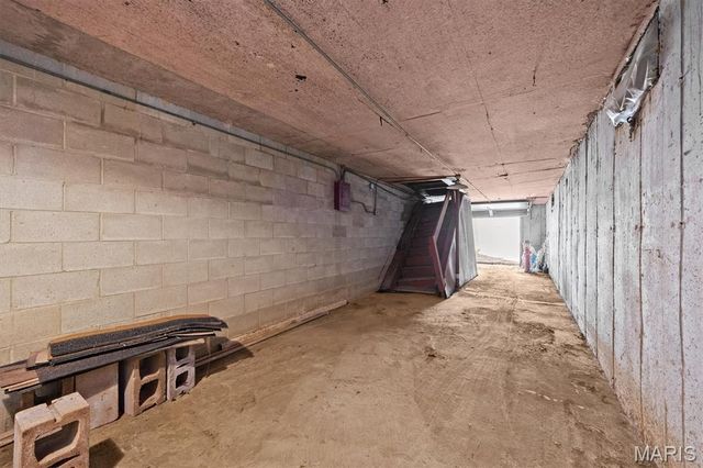 208 Pine Ridge Drive, Godfrey, IL 62035