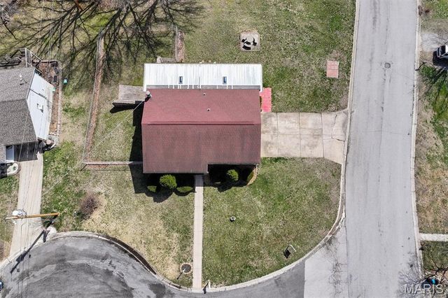 208 Pine Ridge Drive, Godfrey, IL 62035