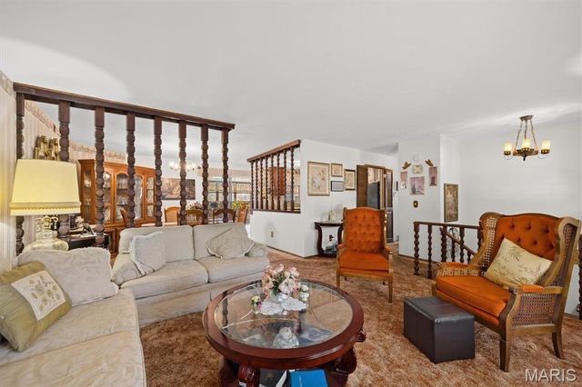 208 Pine Ridge Drive, Godfrey, IL 62035