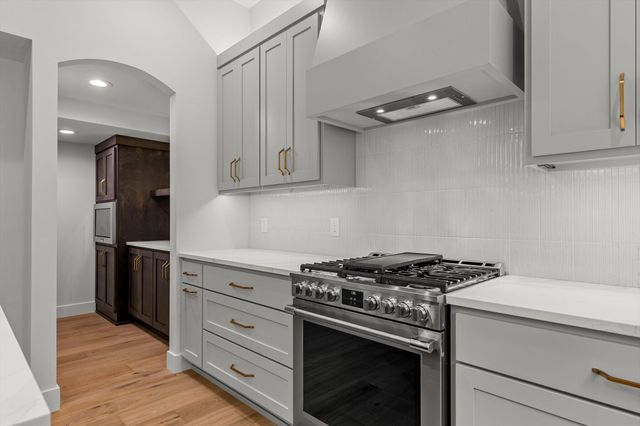 5567 East Wild Horse Drive, Springfield, MO 65802