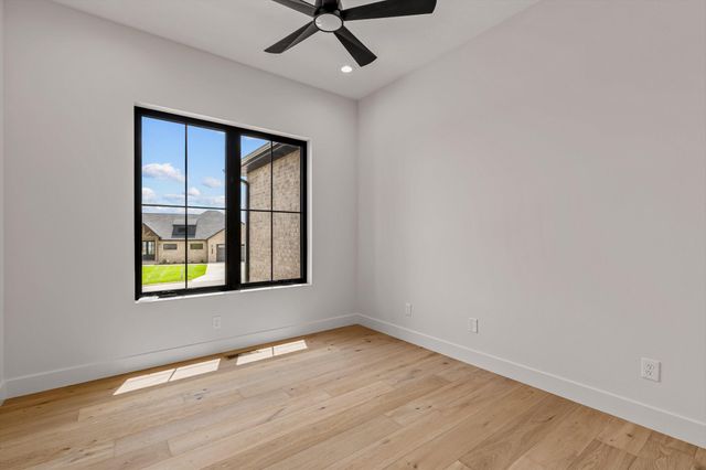 5567 East Wild Horse Drive, Springfield, MO 65802