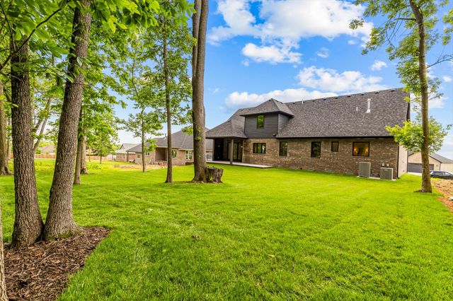 5567 East Wild Horse Drive, Springfield, MO 65802
