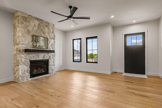 5567 East Wild Horse Drive, Springfield, MO 65802