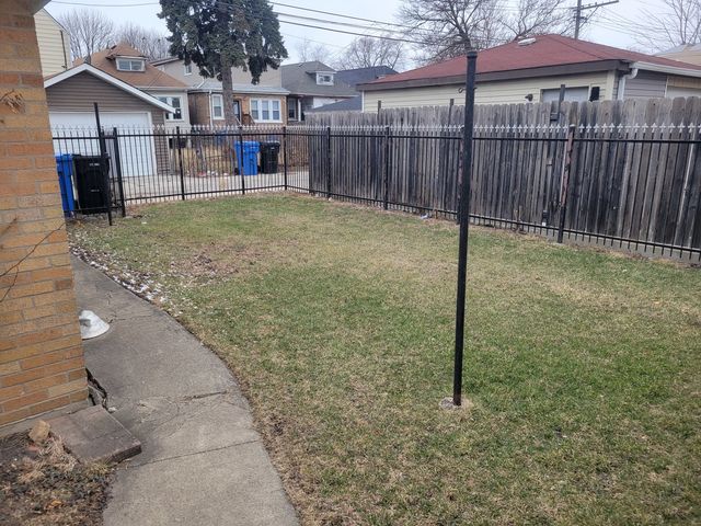 7330 S Oakley Avenue, Chicago, IL 60636