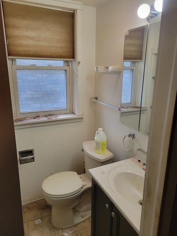 7330 S Oakley Avenue, Chicago, IL 60636