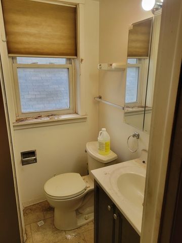 7330 S Oakley Avenue, Chicago, IL 60636