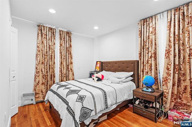 65 Woodward Street, Saddle Brook, NJ 07663