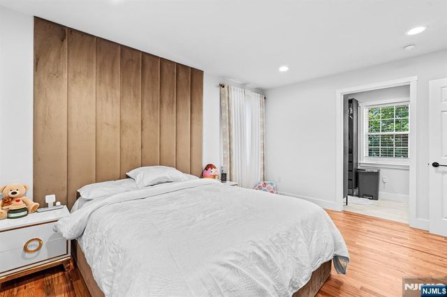 65 Woodward Street, Saddle Brook, NJ 07663