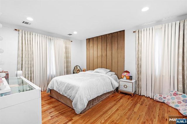 65 Woodward Street, Saddle Brook, NJ 07663