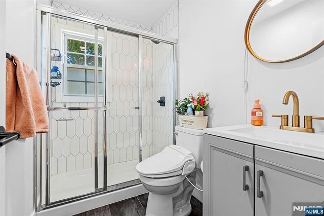 65 Woodward Street, Saddle Brook, NJ 07663
