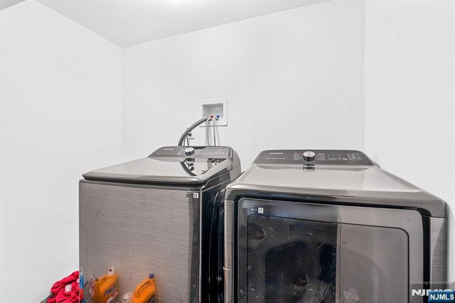 65 Woodward Street, Saddle Brook, NJ 07663