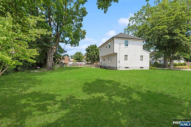 65 Woodward Street, Saddle Brook, NJ 07663