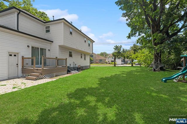 65 Woodward Street, Saddle Brook, NJ 07663