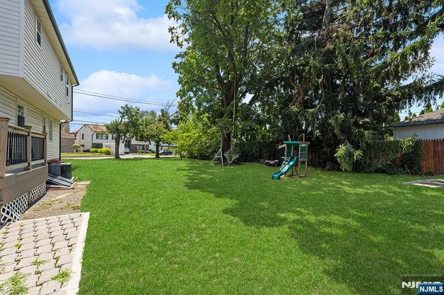 65 Woodward Street, Saddle Brook, NJ 07663