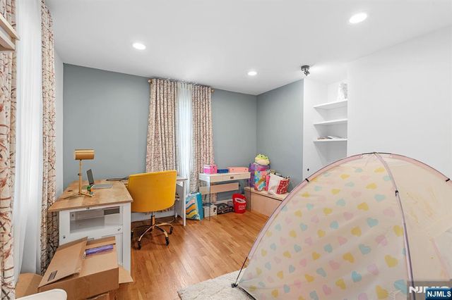 65 Woodward Street, Saddle Brook, NJ 07663