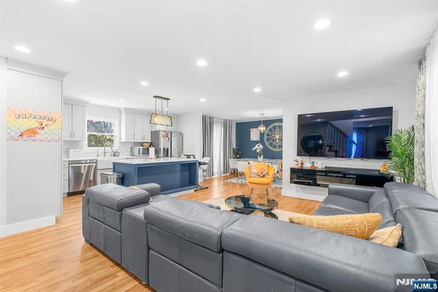 65 Woodward Street, Saddle Brook, NJ 07663