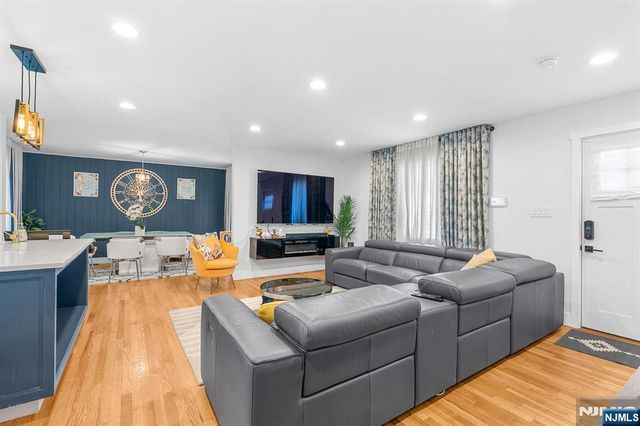 65 Woodward Street, Saddle Brook, NJ 07663