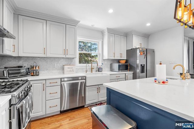 65 Woodward Street, Saddle Brook, NJ 07663