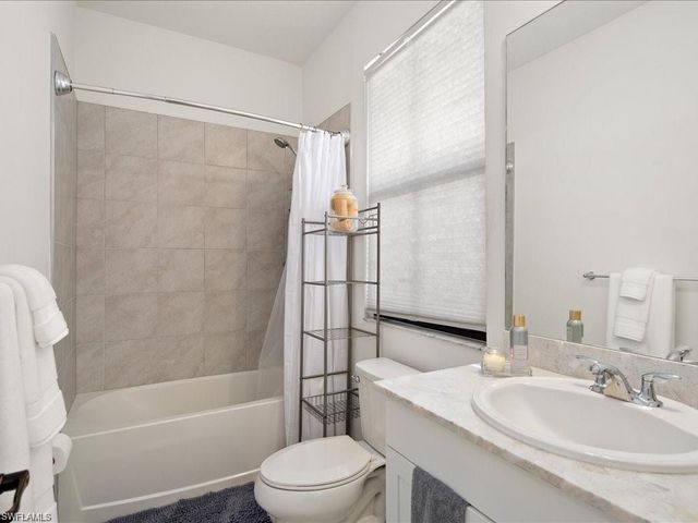 8812 Madrid CIR, Naples, FL 34104