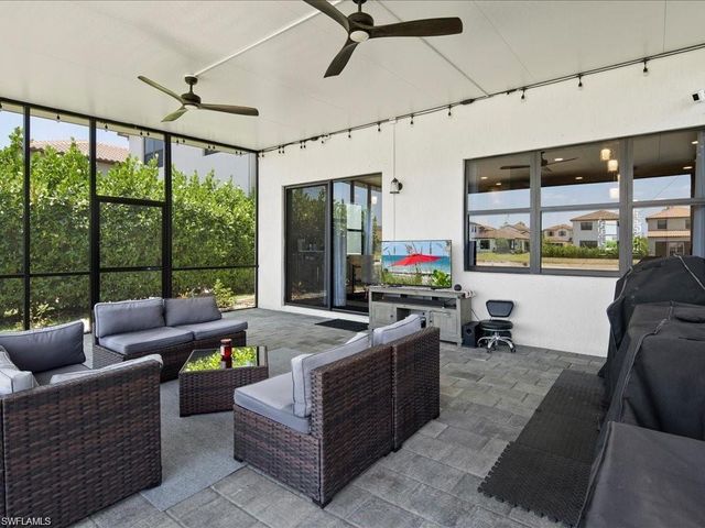 8812 Madrid CIR, Naples, FL 34104