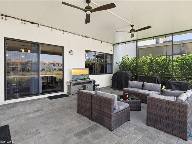 8812 Madrid CIR, Naples, FL 34104