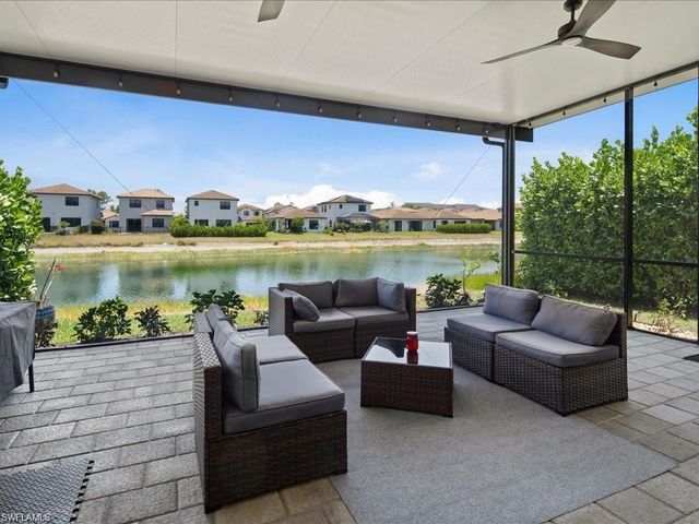 8812 Madrid CIR, Naples, FL 34104