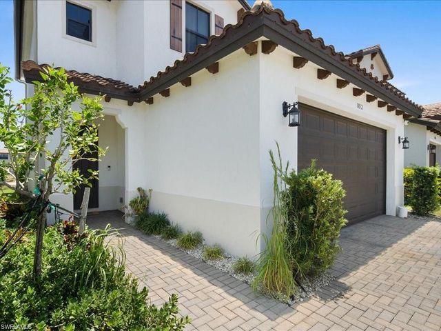 8812 Madrid CIR, Naples, FL 34104