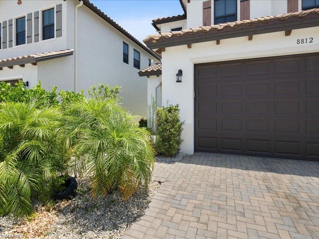 8812 Madrid CIR, Naples, FL 34104