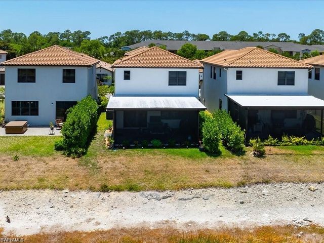 8812 Madrid CIR, Naples, FL 34104