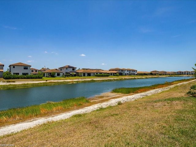 8812 Madrid CIR, Naples, FL 34104