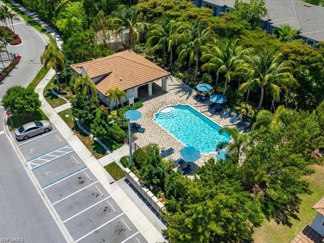 8812 Madrid CIR, Naples, FL 34104