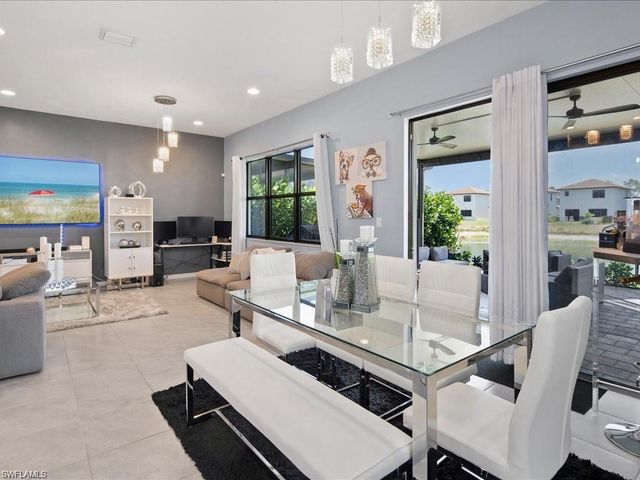 8812 Madrid CIR, Naples, FL 34104